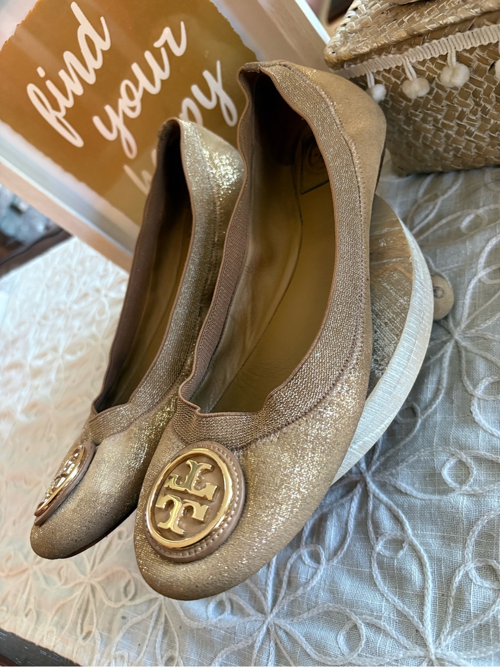 Tory Burch Gold Metallic Leather Ballet Flats Logo Medallion 9.5M - Picture 6 of 10